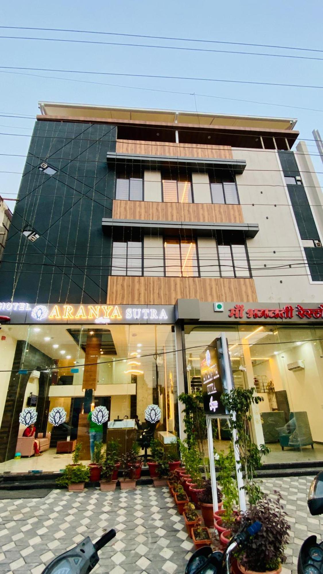 Hotel Aranyasutra Inaya, Indore Exterior foto