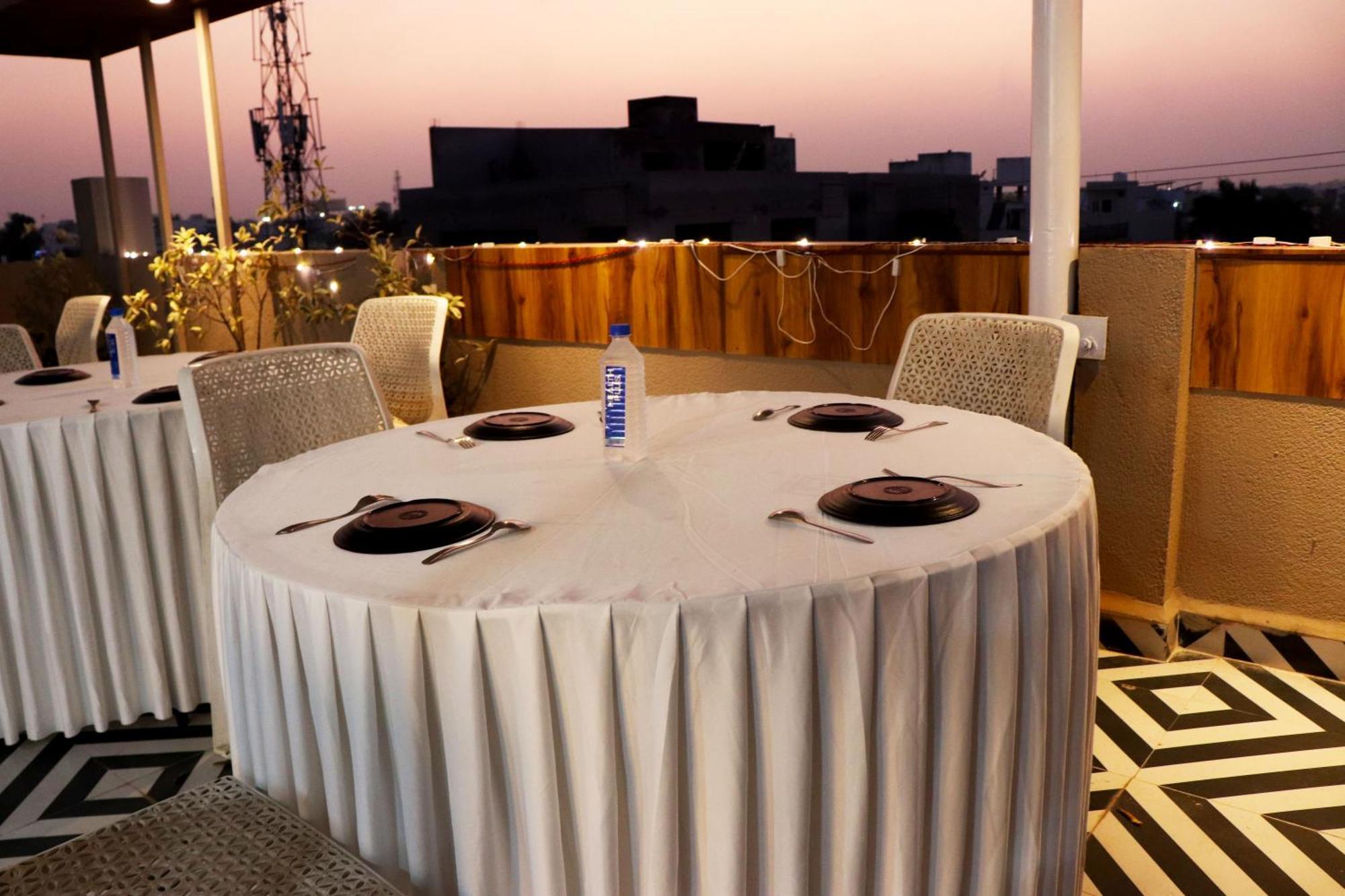 Hotel Aranyasutra Inaya, Indore Exterior foto